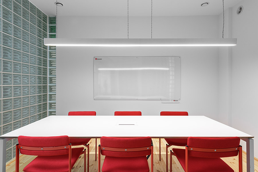 what is the ideal lighting for a office